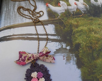 Necklace "frame the rose garden" resin ribbon pin and cabochon