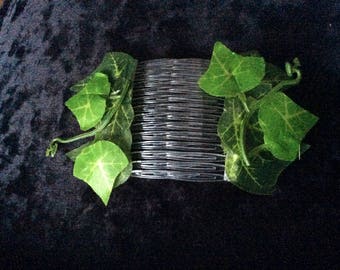 Poison ivy hair slides great to add to poison ivy costume Halloween party's free post ! Uk