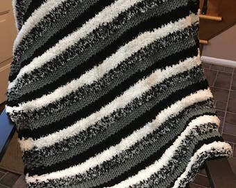 Hand-Knit Baby Blanket // Chunky Knit Blanket // Bernat Home Bundle Blanket Yarn // Black and White // Approx Size 31.5" W x 38" L