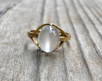Vintage moonstone ring