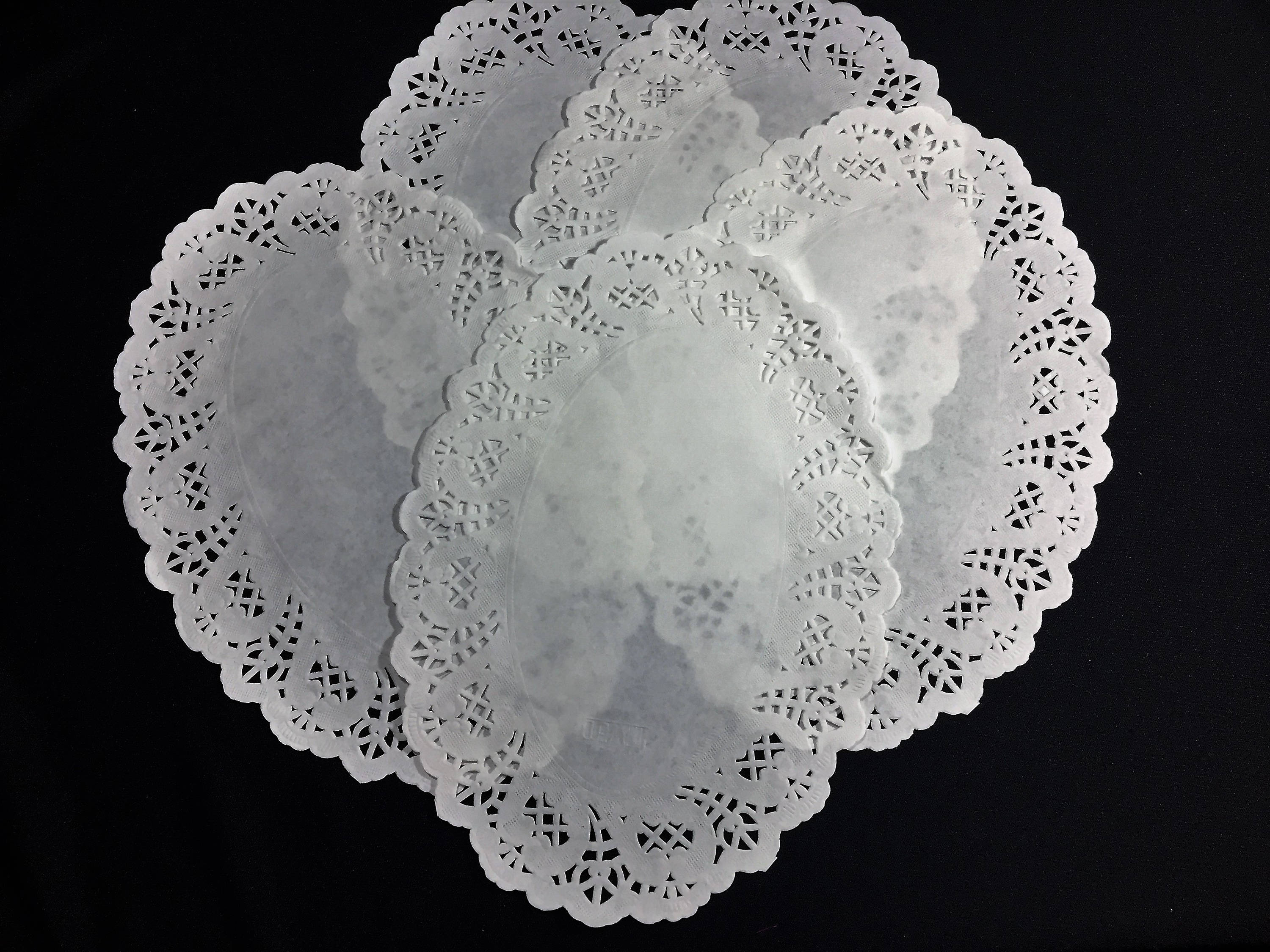 Oval Paper Doilies