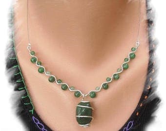 Aventurine and silver plated wire necklace