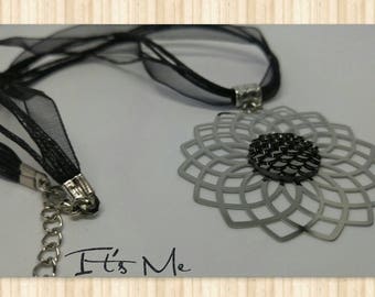 Necklace "Cobra" - embossed flower and cabochon cobra organza cord