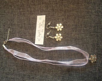 the Alice flower set: necklace and earrings perfect for Valentine