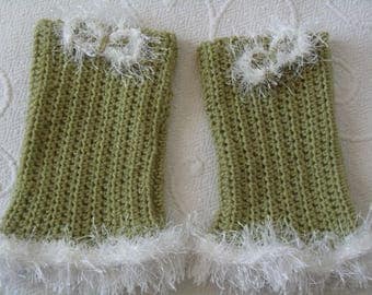 mitts crocheted green and white