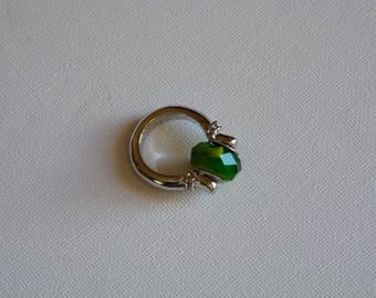 RING WITH GREEN GLASS STYLE LARGE HOLE BEAD