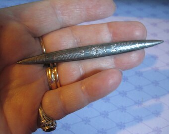 Antique Victorian Niello Bar Pin with Floral Design on the Top