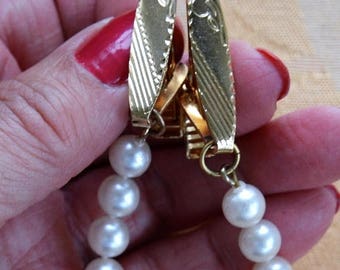 ON SALE Sweater Clip, Faux Pearl, Gold tone, Vintage, 1950's (D1)