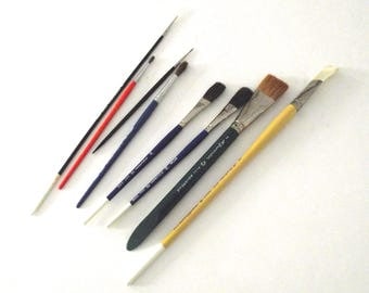 Lot of 8 Vintage Grumbacher Paintbrushes in Assorted Sizes