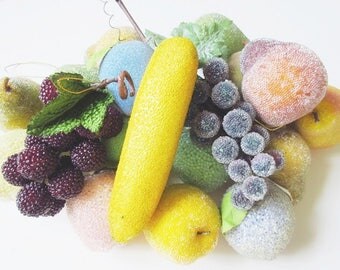 Retro Beaded Fruit, 19 Artificial Grapes, Blackberries, Pears, Apples, Banana