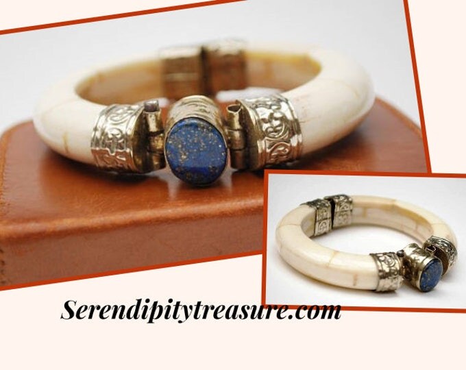 Boho Chunky Bone Lapis bracelet - Blue gemstone - Creamy white brown bone with silver metal - Hinged bangle - India - clamper