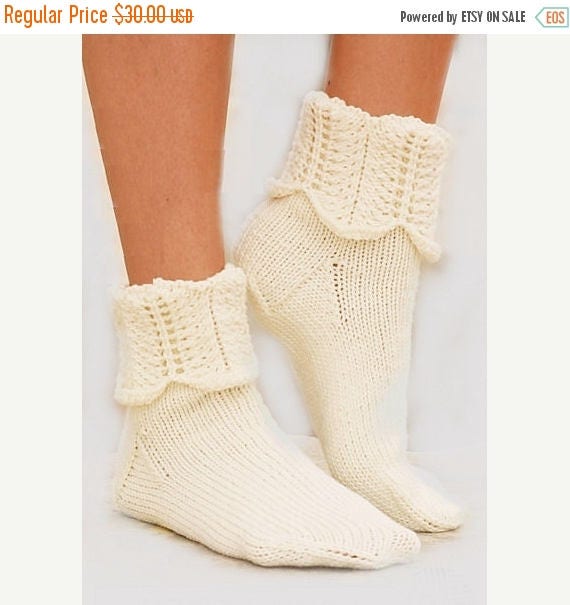 SALE 20 OFF Creamnatural colorKnit socks women lovely warm