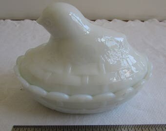 Vintage Fenton Milk Glass Baby Chick Hen on Nest Dish