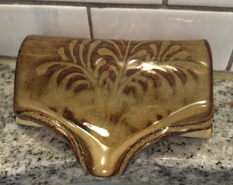 Self Draining Soap Dish, Soap Dish, Draining Dish, Ceramic Soap Saver in Waterfall Brown