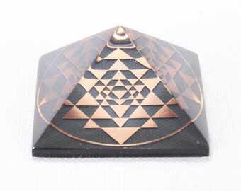 SRI YANTRA Orgone Pyramid Reiki Therapy Orgonite Pyramid Feng Shui Decor Chakra Art Crystal Pyramid Orgone Generator