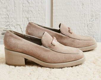 90s Hush Puppies Beige Suede Heeled Loafer • 7.5 W