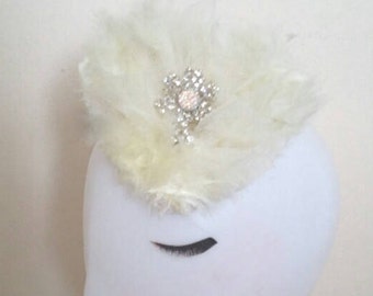 Bridal sweetheart gift feather and veil fascinator