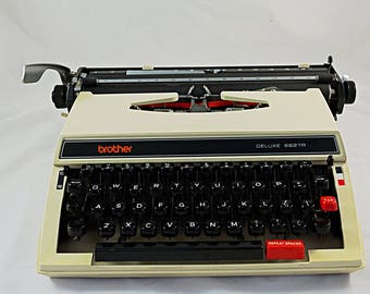 Vintage Typewriter, Brother Deluxe typewriter 1970s Japanese Manual Typewriter, Working Typemachine Typewriter Mid Century Portable