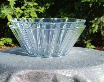 Pyrex vintage jello/bunt molds