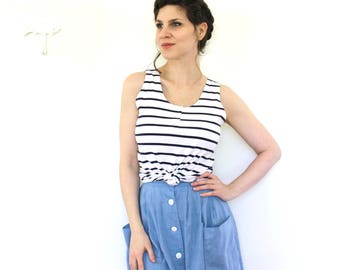 Nautical Blouse / 80s Blouse / 1980s 90s Blue and White Striped Tank Top