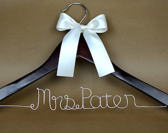 Personalized Wedding Hanger, Wedding Hanger, Personalized Custom Single Line Bride Name Bridal Hanger, Bride Hanger, Bridal wedding Gift