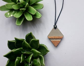 Concrete necklace with Cork