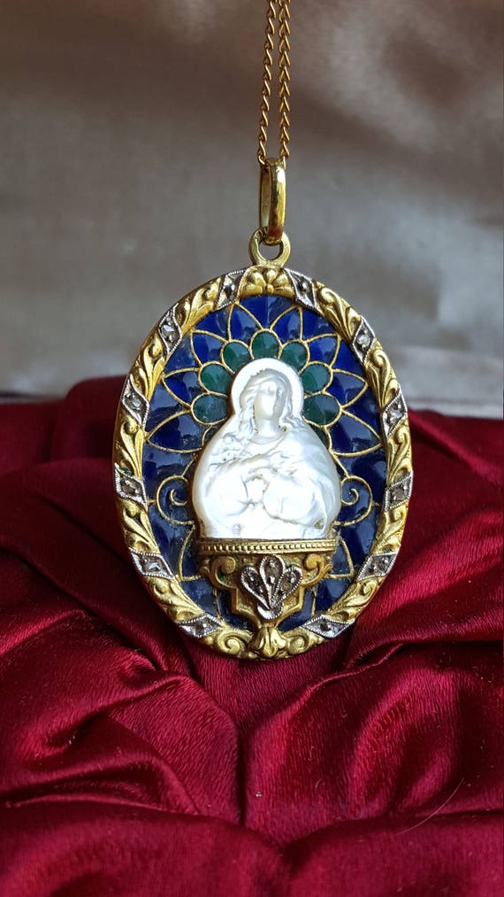 18K Gold Blessed Mother Mary Medal Pendant Necklace Blessed