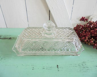 Vintage glass jar of Pressgals AVON glass box Jewellerie