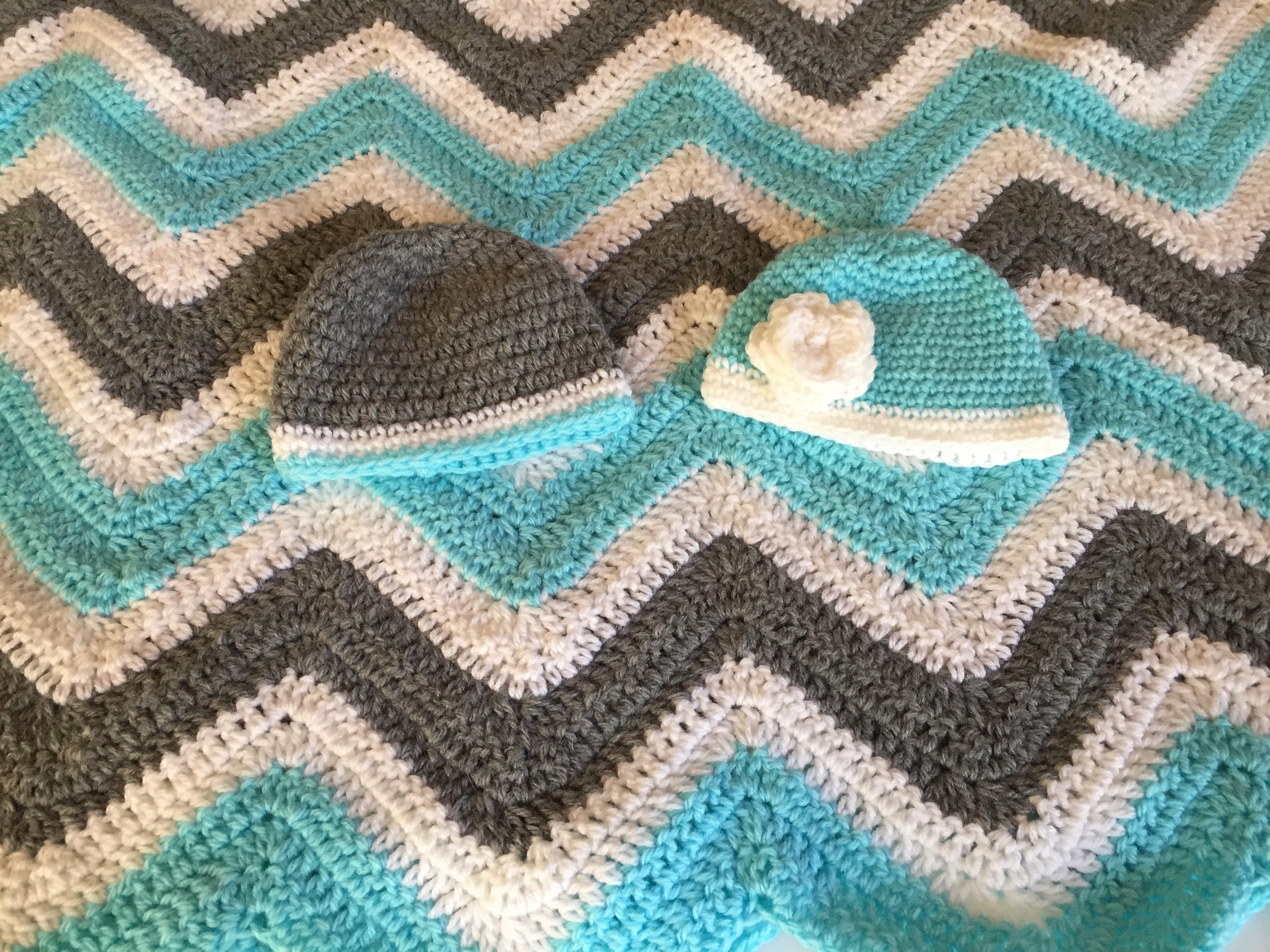 Crochet chevron gender neutral baby blanket