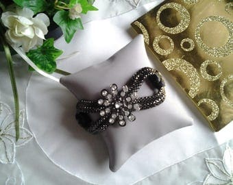 Flower rhinestone and snake chain bracelet