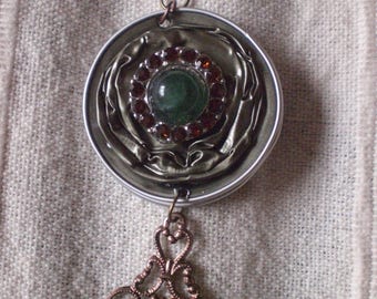 Locket / green "retro" pendant