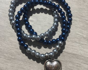3 piece armbandenset. Dark blue/silver with hearts bead.