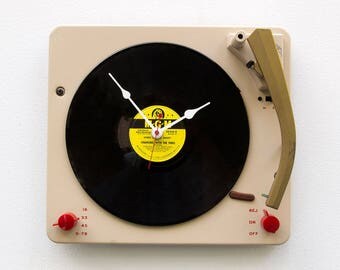 Record Player Clock, upcycled turntable clock, music lovers clock, vintage clock, unique gift idea, audiofile gift, handmade vintage clock