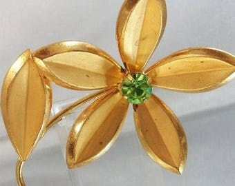SALE Vintage Rhinestone Flower Brooch. 1950s. Gold Plated Green Rhinestone Flower Pin.