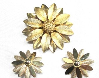 25% Off Vintage Sarah Coventry Textured Gold Flower Pin and Earrings - 1960s Brooch and Earrings "SATIN PETALS"