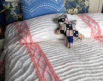 Pink & White 50s Twin Chenille Bedspread for a Special Little Girl's room