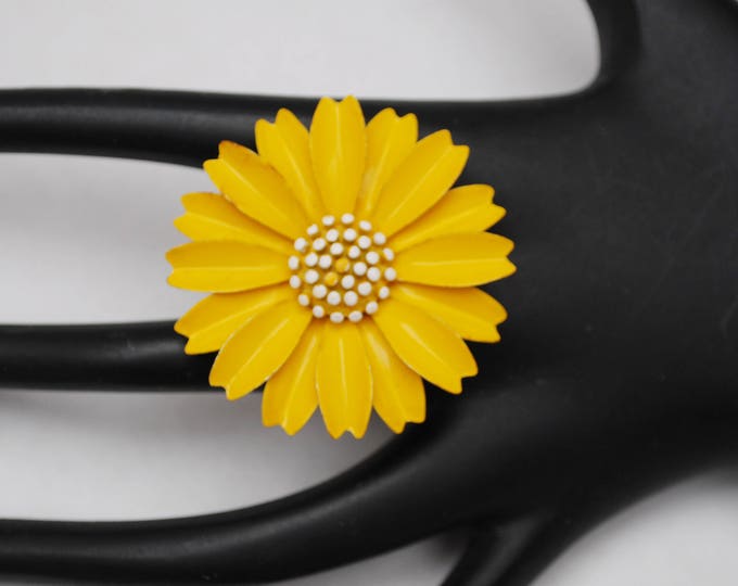 Crown Trifari Flower Brooch - Yellow white Daisy - Enamel on Metal - large Floral pin -