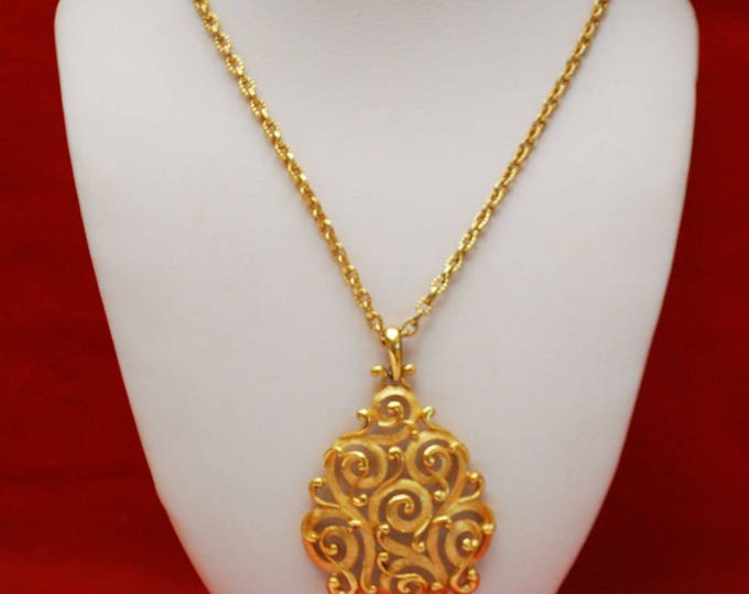 Crown Trifari necklace - Domed Pear shaped Pendant - Gold filigree - Mid century Vintage Jewelry