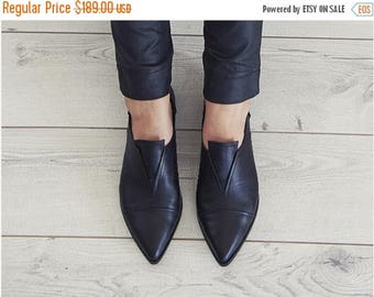 CHRISTMAS IN JULY Pointy Flat black leather handmade shoes / Stella shoes