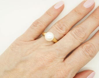 Gold Pearl Ring-Pearl ring-Yellow gold ring-Wedding -Pearl engagement ring-Anniversary present-For her birthday-White Pearl Statement Ring