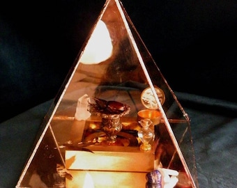 Cabinet of curiosities pyramid
