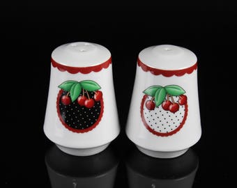 Rare Mary Engelbreit Cherry Salt & Pepper Shakers Mint Condition - set of 2 - Vintage