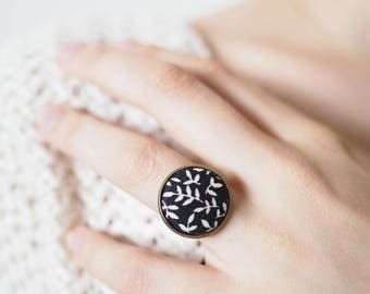Large Adjustable ring with Rankenprint fabric