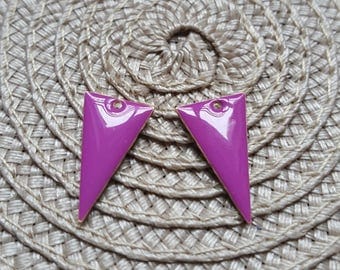 The 2 charms sequins enamelled purple triangle with raw brass base
