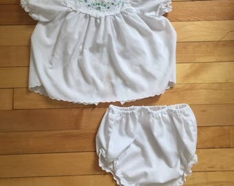 Vintage 1980s Baby Infant Girls White Floral Embroidered Dress with Bloomers! Size 6-12 months