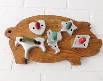 Vintage Set of 5 Cookie Cutters, Wood Handle Cookie Cutters, Farmhouse Kitchen, Green Handle Cookie Cutters, Red Handle Cookie Cutters