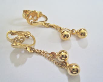 Small Gold Tone Trifari Dangle Clip Earrings