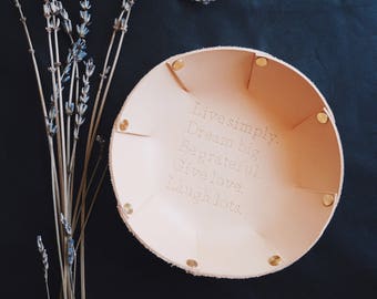 3rd Anniversary Gift / Custom Leather Tray / 3-Year Anniversary Gift for Him /Catchall valet tray with initials & wedding date /Gift for Her