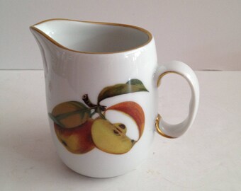 Royal Worcester Evesham Gold Creamer Size: 3 3/8 in Apple and Blackberry with Gold Rim in Oven to Table Ware c 1961; New Vintage