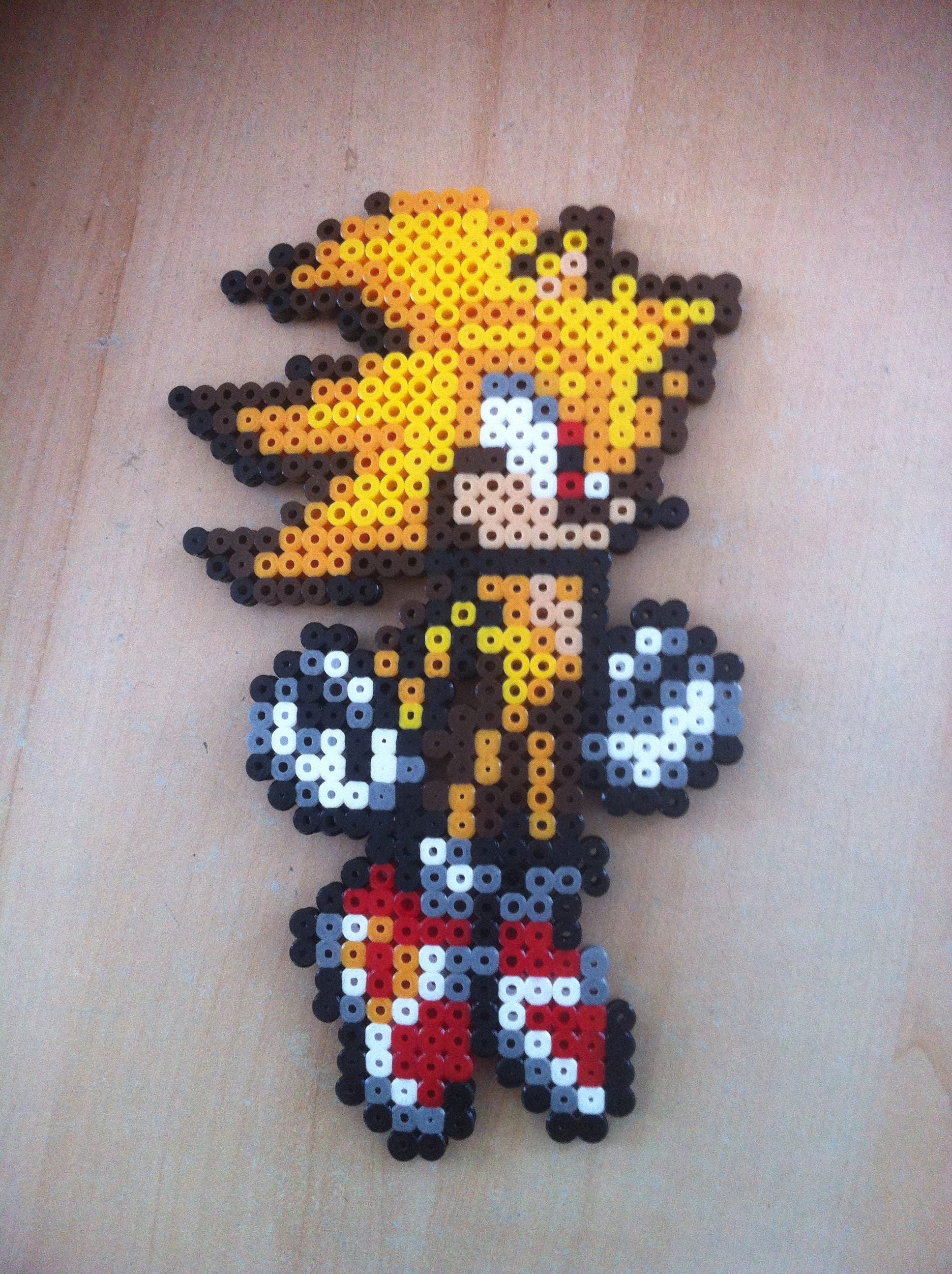 Pixel art / Perler Beads Sonic gold